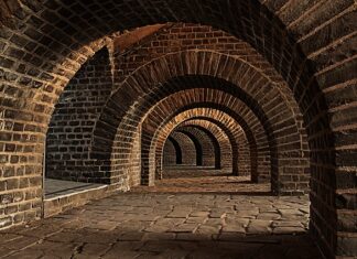 Przy jakiej prędkości wystrzeli poduszka powietrzna?