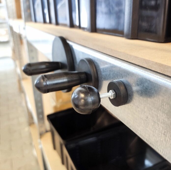 neodymowe uchwyty w obudowie gumowej